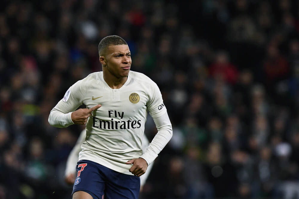 他们推测这款大型无人机并非独立作战平台